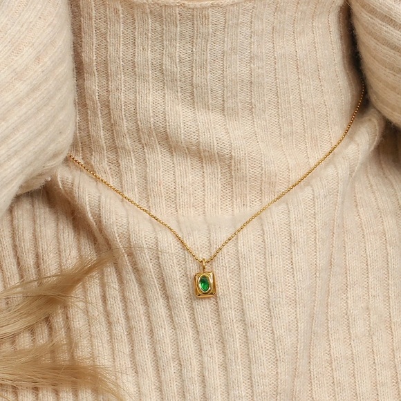 18k Gold plated Emeral beads Necklace - Picture 8 of 8